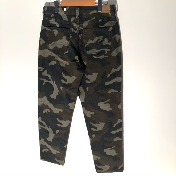 BNWOT American Eagle Camo corduroy Camo mom jeans - Picture 2 of 6